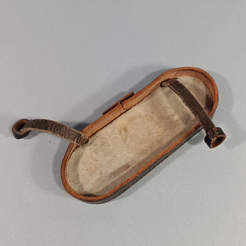 CACHE OPTIQUE DE JUMELLES MILITAIRE DE TYPE ALLEMAND FABRICATION SECONDE GUERRE TCHECOSLOVAQUIE OU POLOGNE
